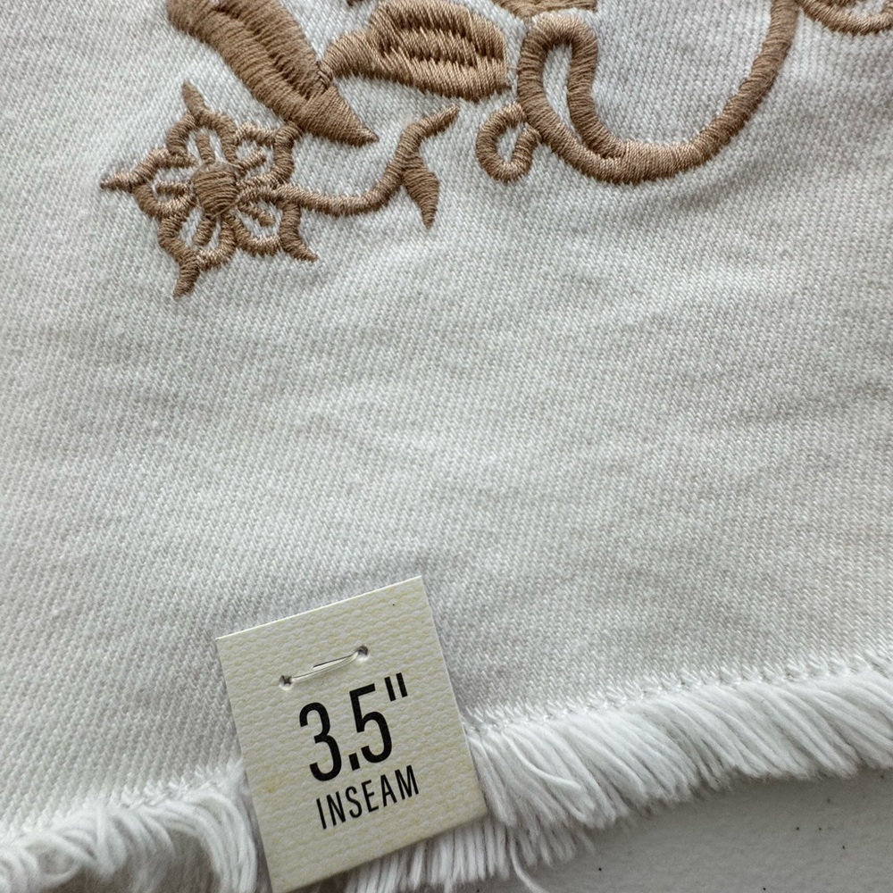 NWT a.n.a Embroidered Denim Shorts Size 18 Ivory Boho Western Floral Festival - Picture 3 of 8